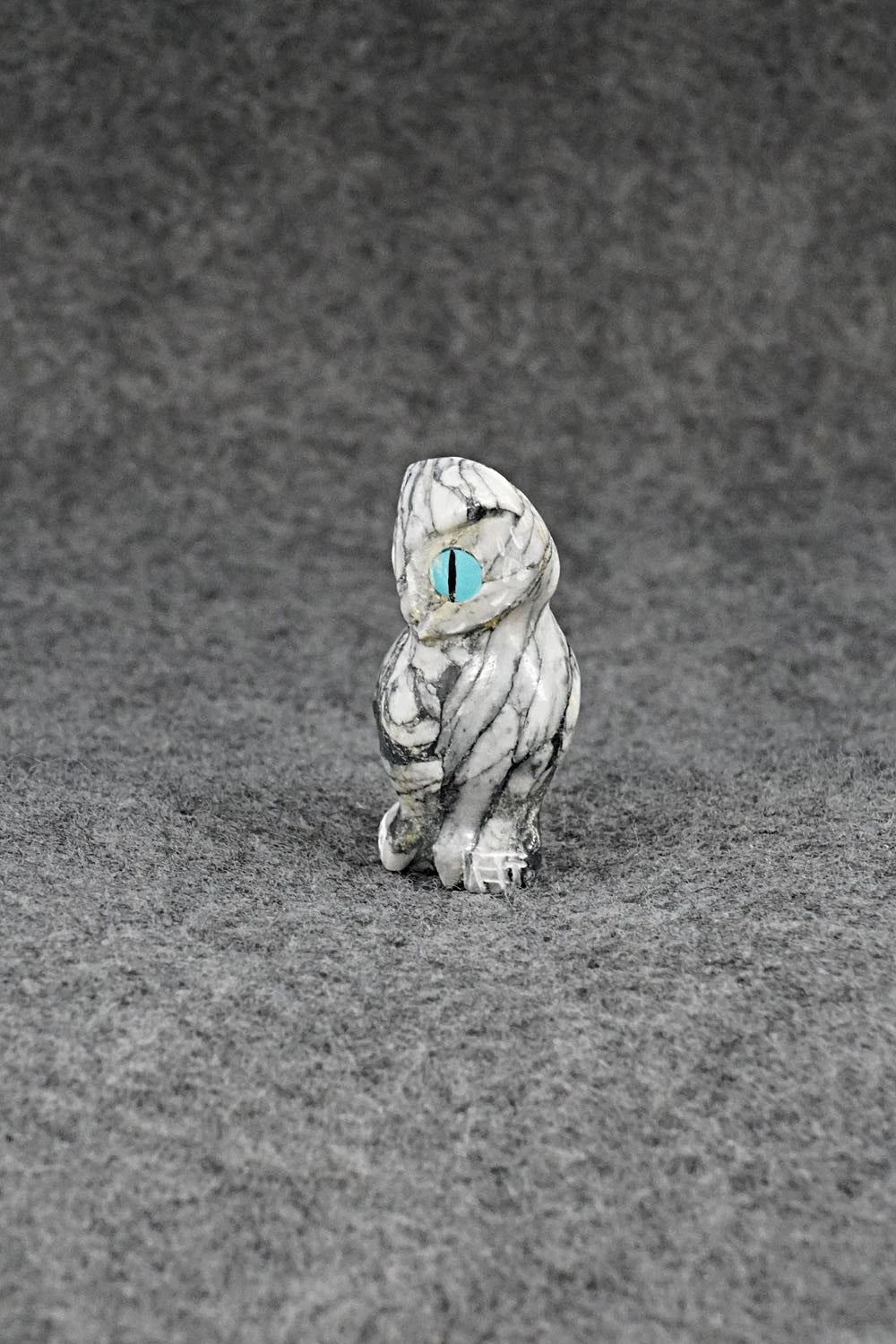 Owl Zuni Fetish Carving - Andres Jernention