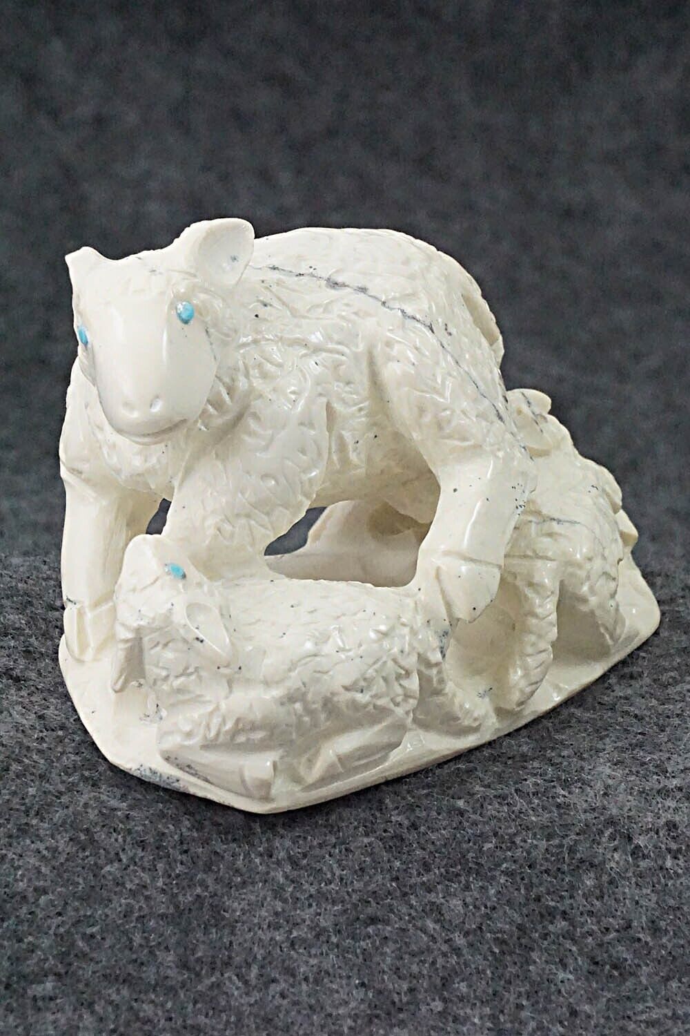 Sheep Zuni Fetish Carving - Derrick Kaamasee