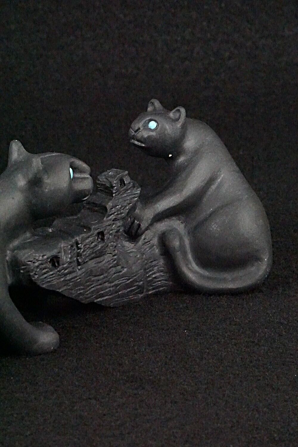 Mountain Lion Zuni Fetish Carving - Albert Eustace Sr.
