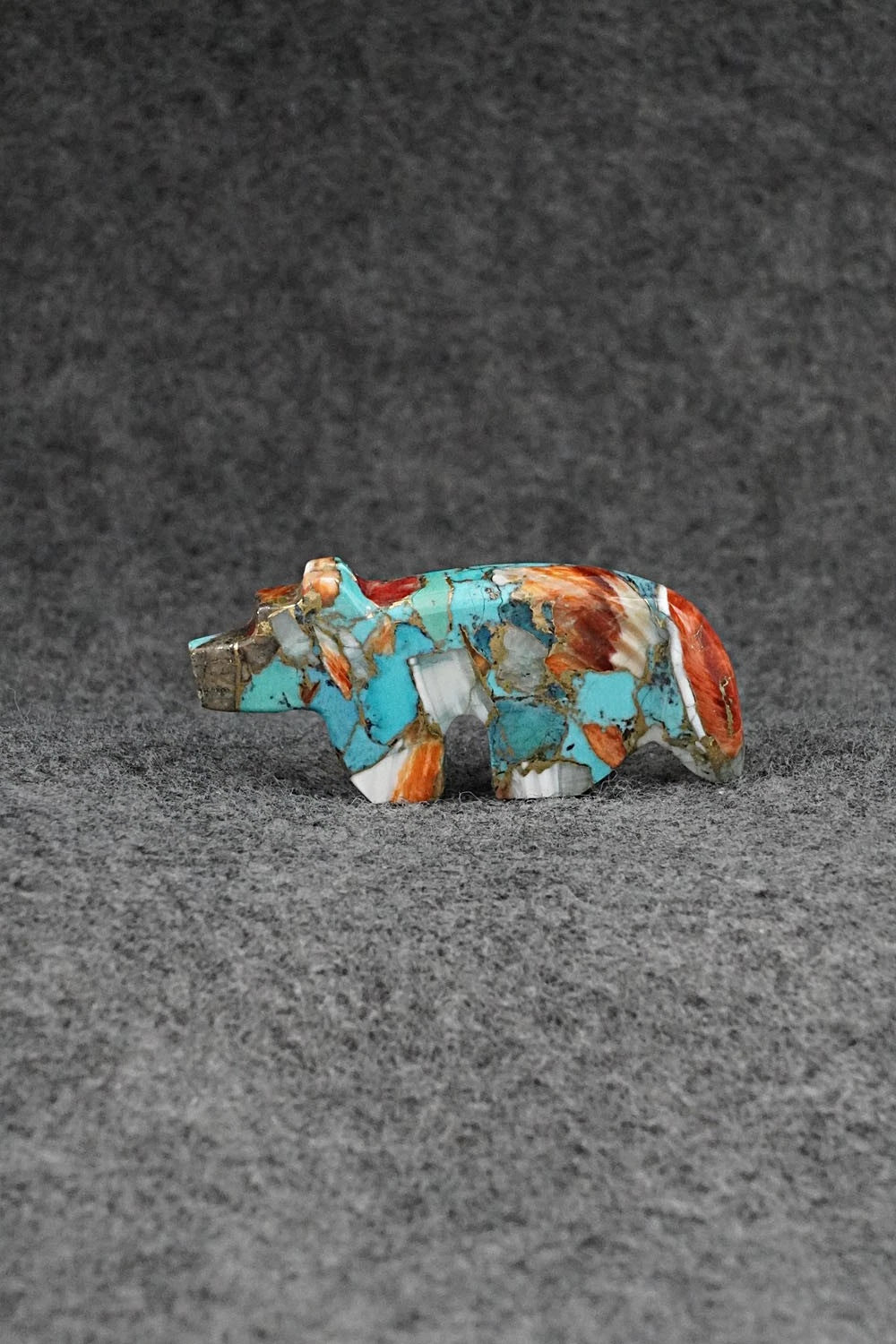 Wolf Zuni Fetish Carving - Bernard Laiwekete