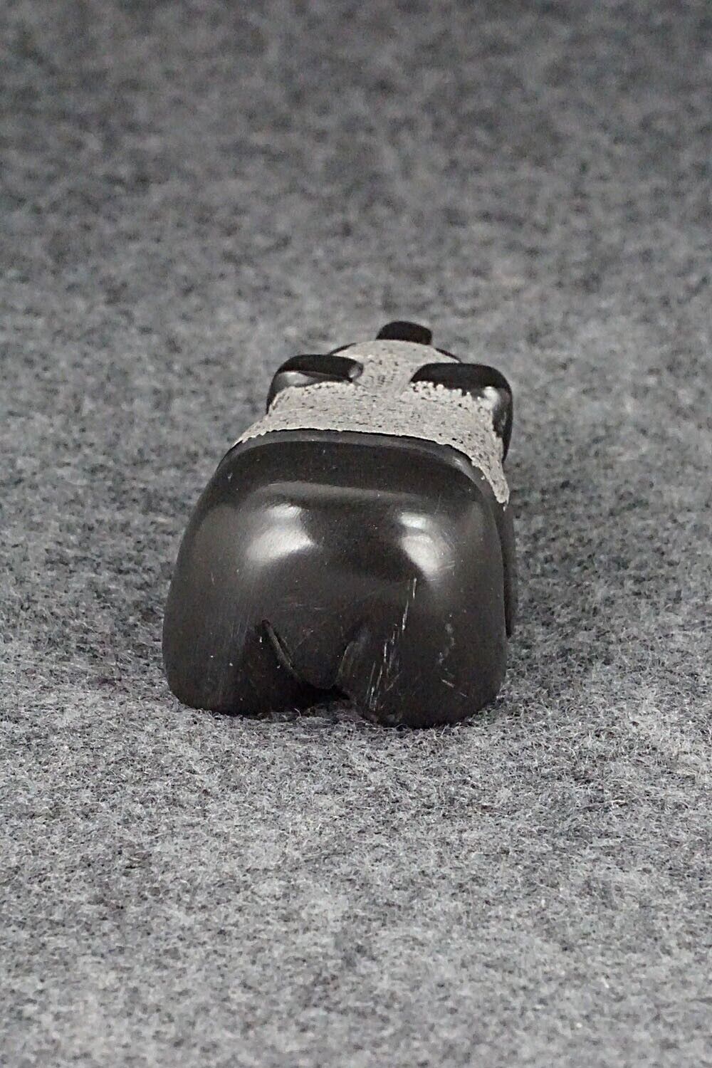 Bear Zuni Fetish Carving - Reynold Lunasee