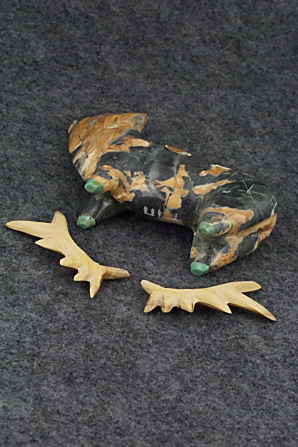 Elk Zuni Fetish Carving - Enrike Leekya