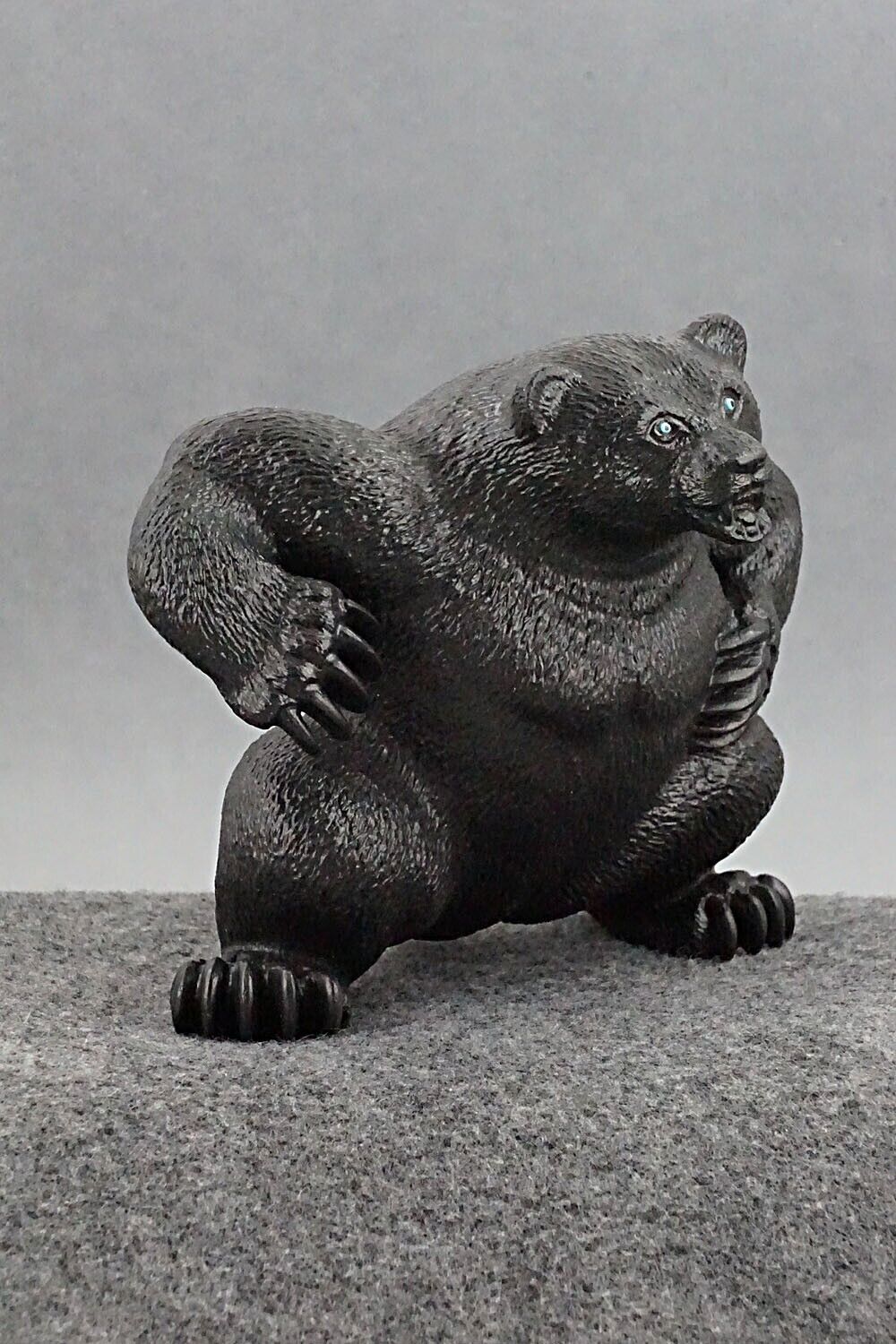 Bear Zuni Fetish Carving - Travis Lasiloo