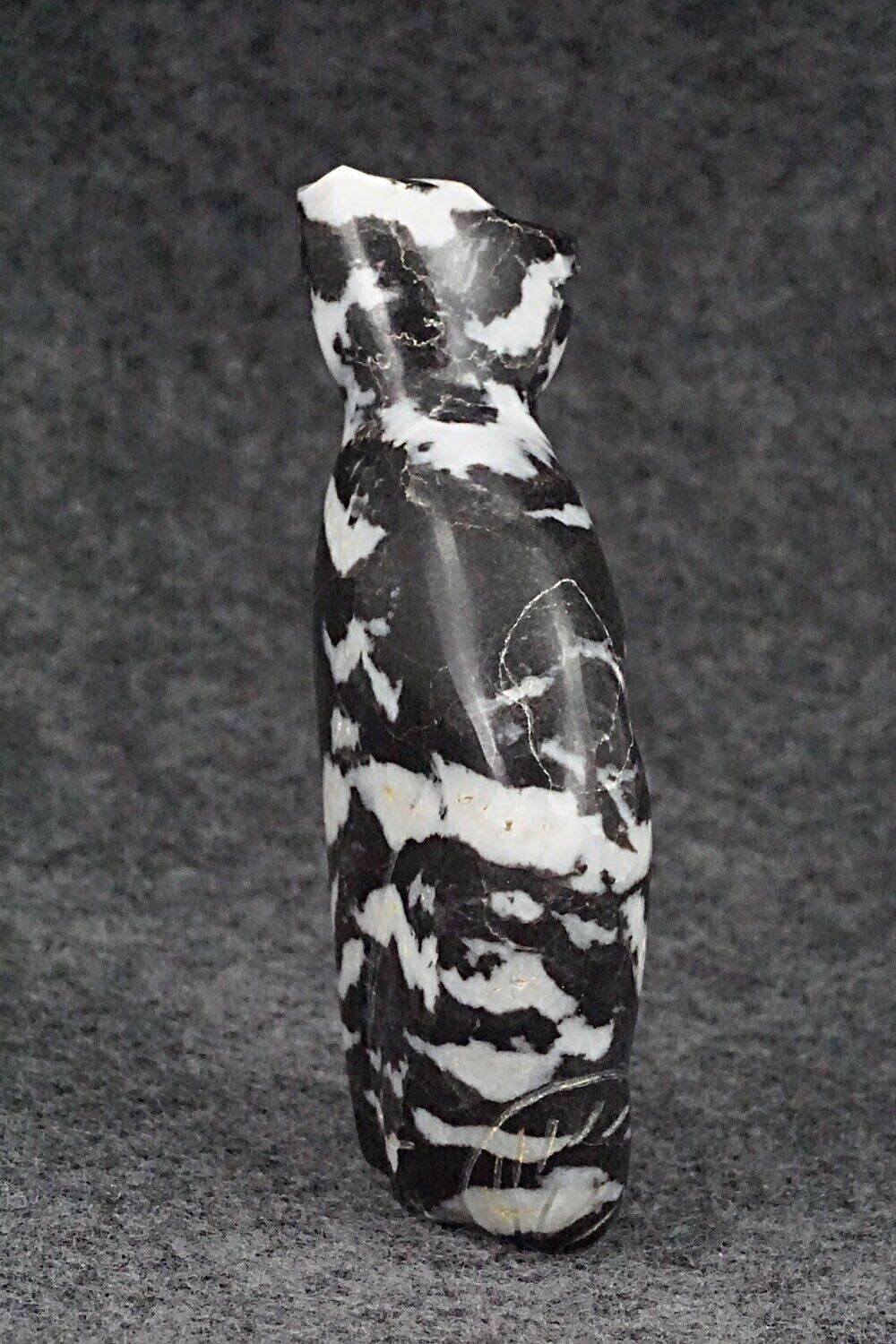 Bear Zuni Fetish Carving - Daphne Quam