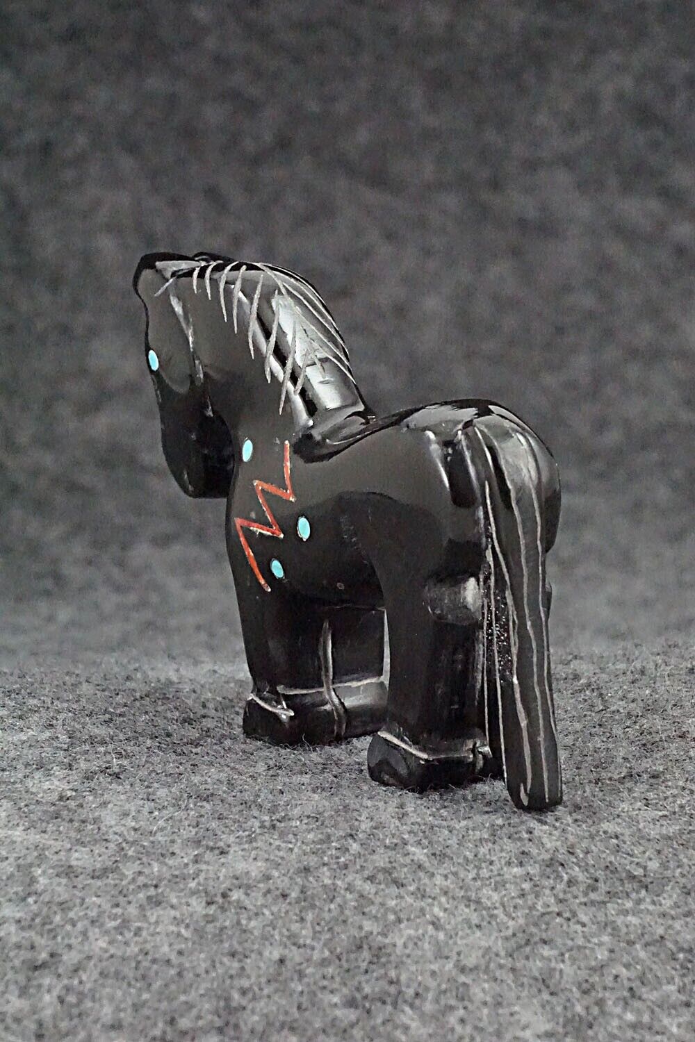 Horse Zuni Fetish Carving - Andres Lementino
