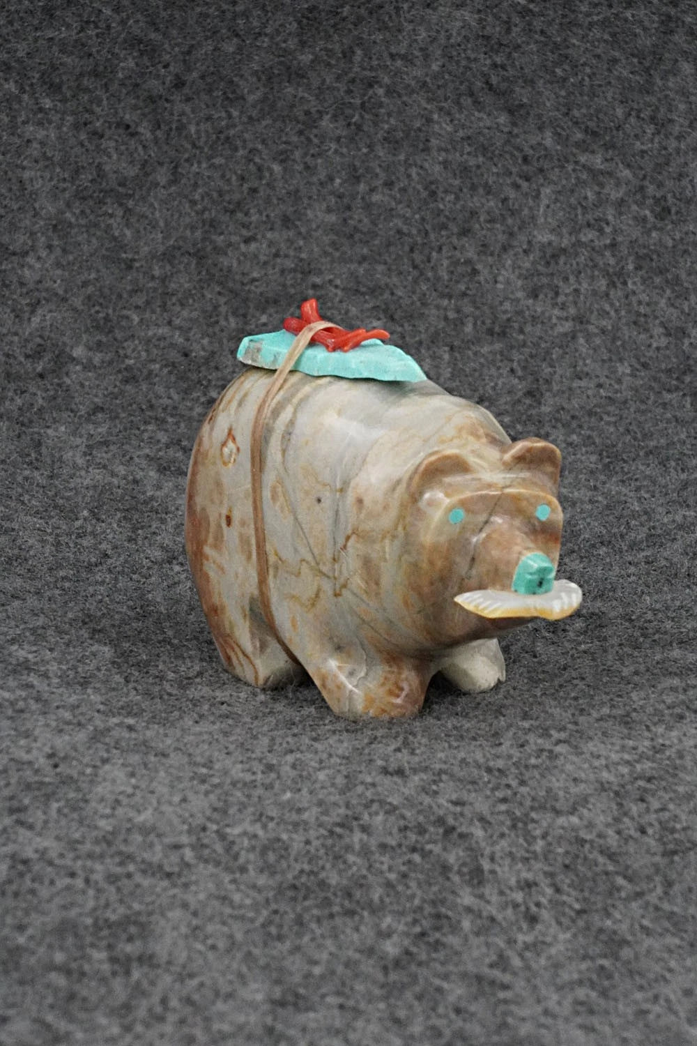 Bear Zuni Fetish Carving - Enrike Leekya