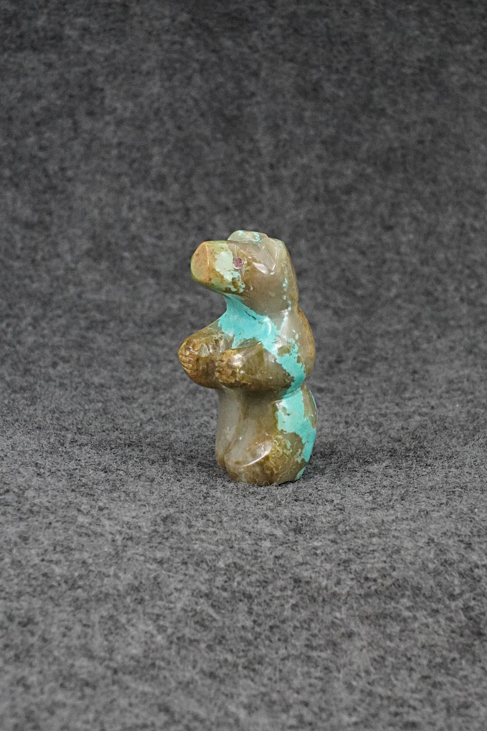 Bear Zuni Fetish Carving - Kenric Laiwekete