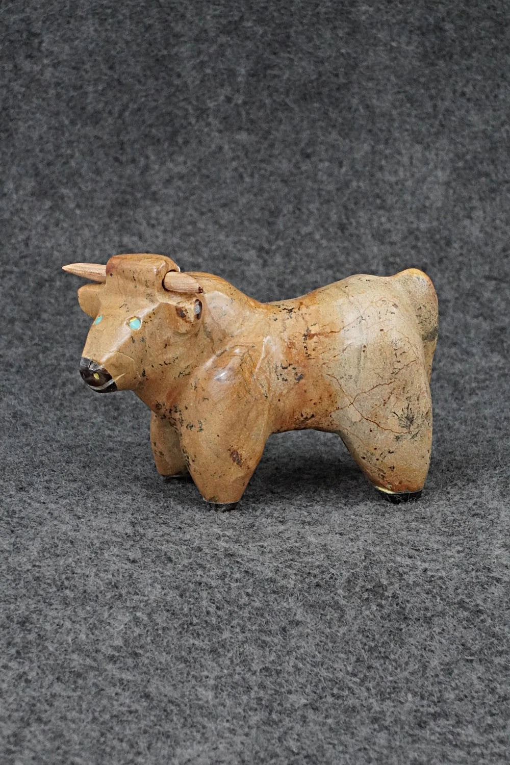 Bull Zuni Fetish Carving - Freddie Leekya