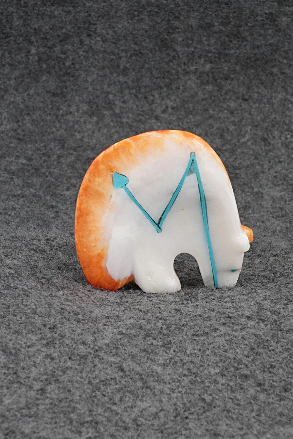Bear Zuni Fetish Carving - Kenric Laiwakete