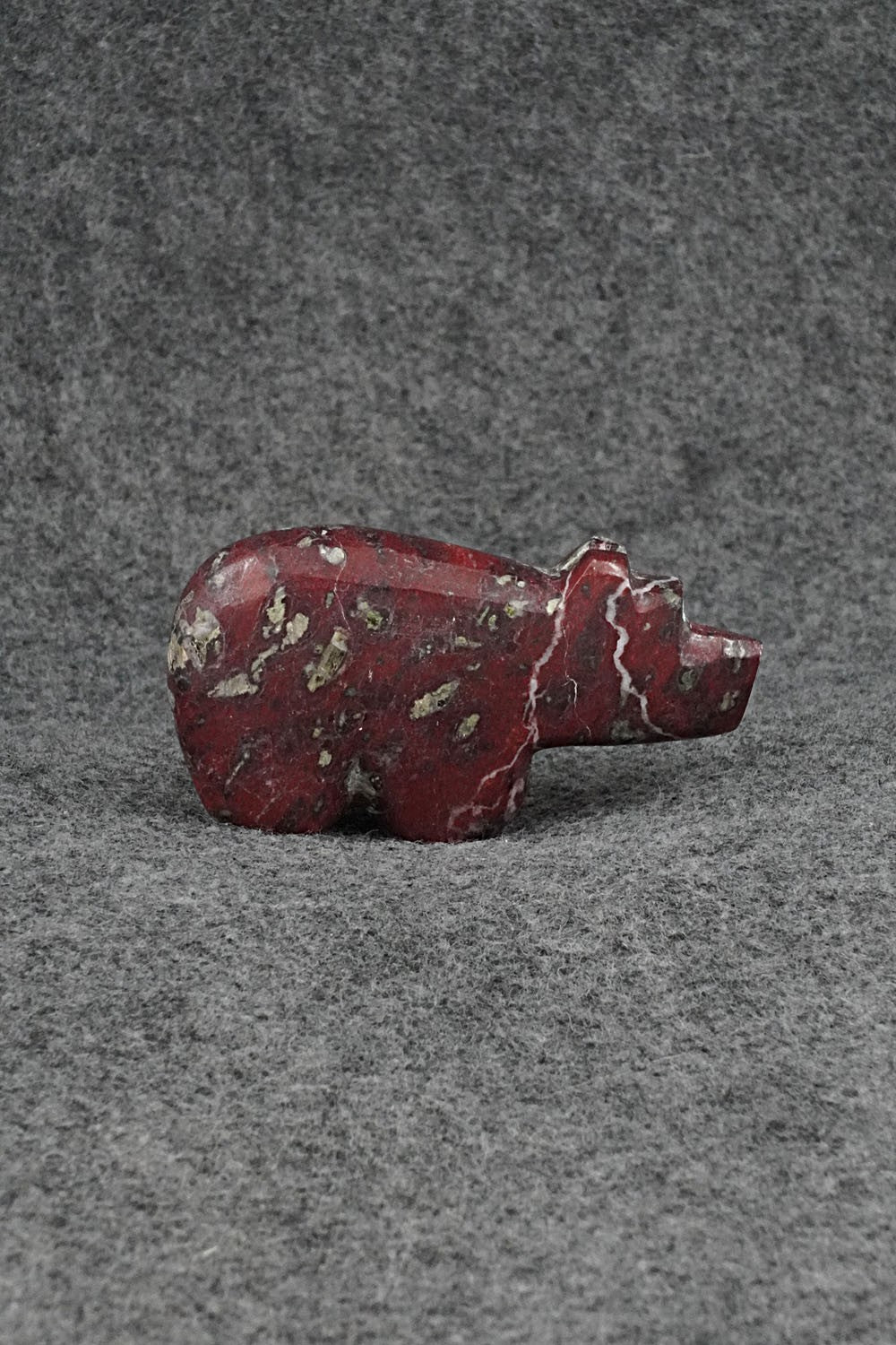 Bear Zuni Fetish Carving - Bernard Laiwakete