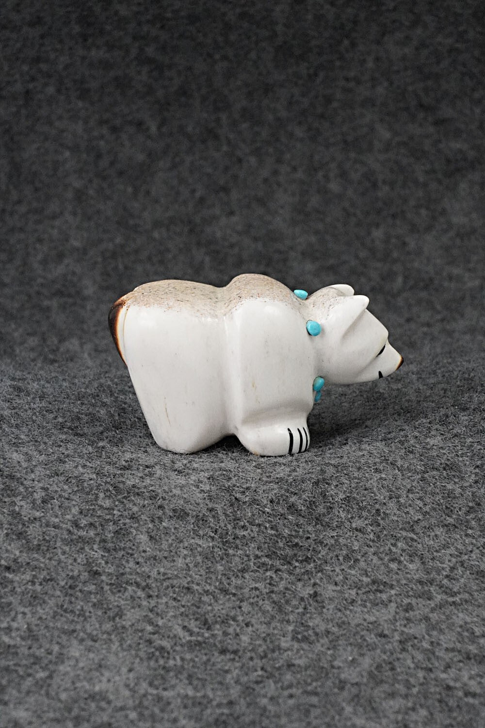 Bear Zuni Fetish Carving - Claudia Peina