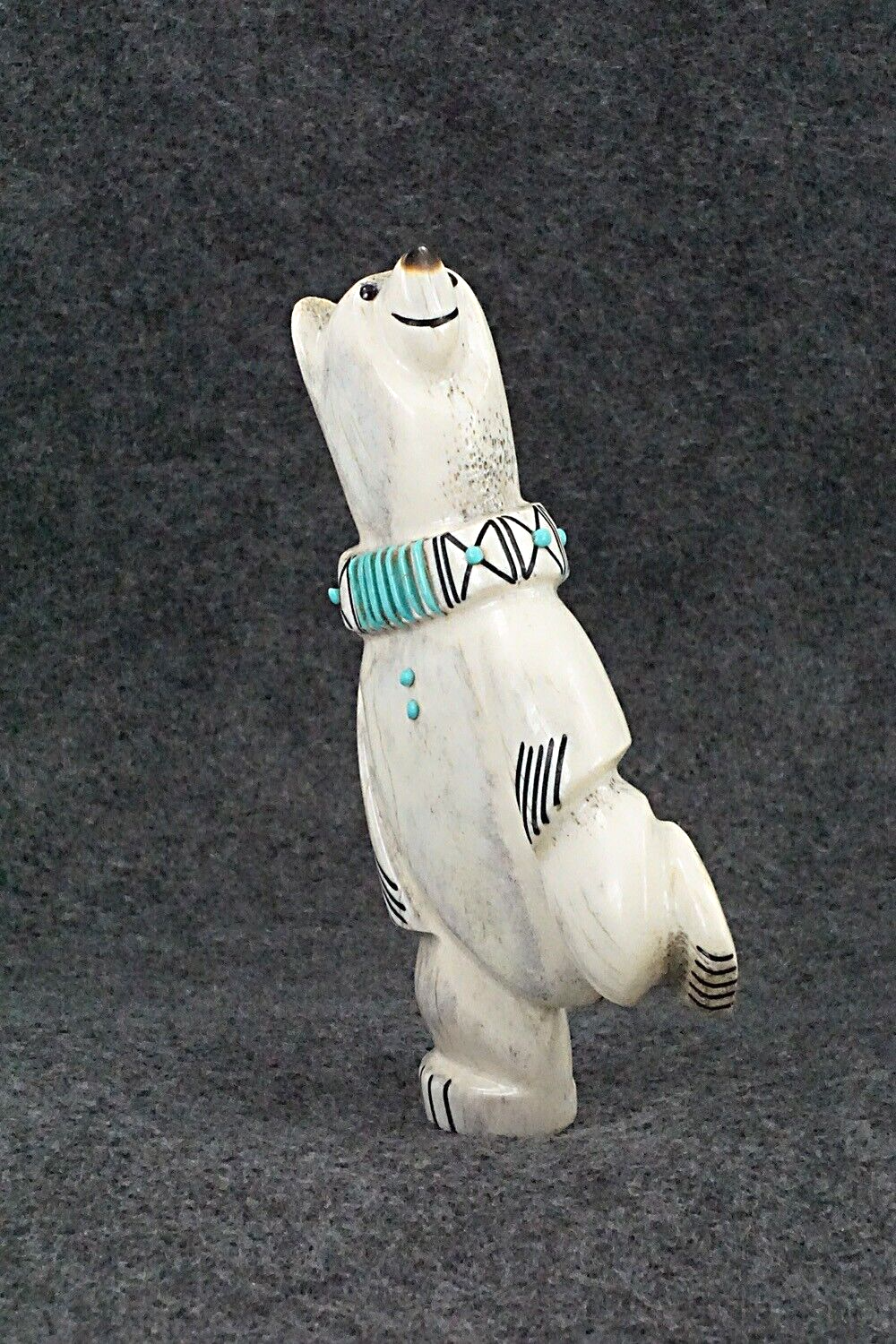 Bear Zuni Fetish Carving - Claudia Peina