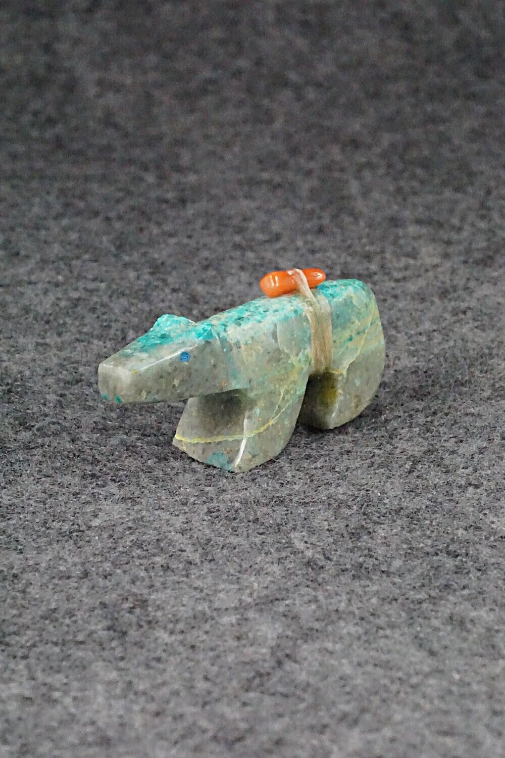 Bear Zuni Fetish Carving - Fernando Laiwakete