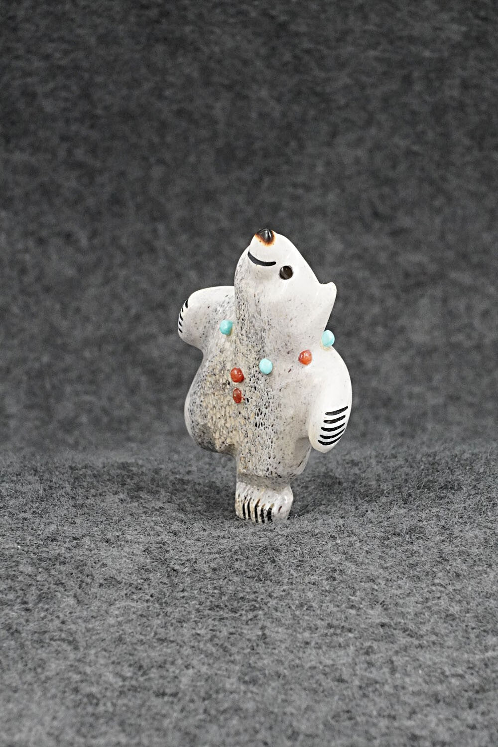 Bear Zuni Fetish Carving - Claudia Peina