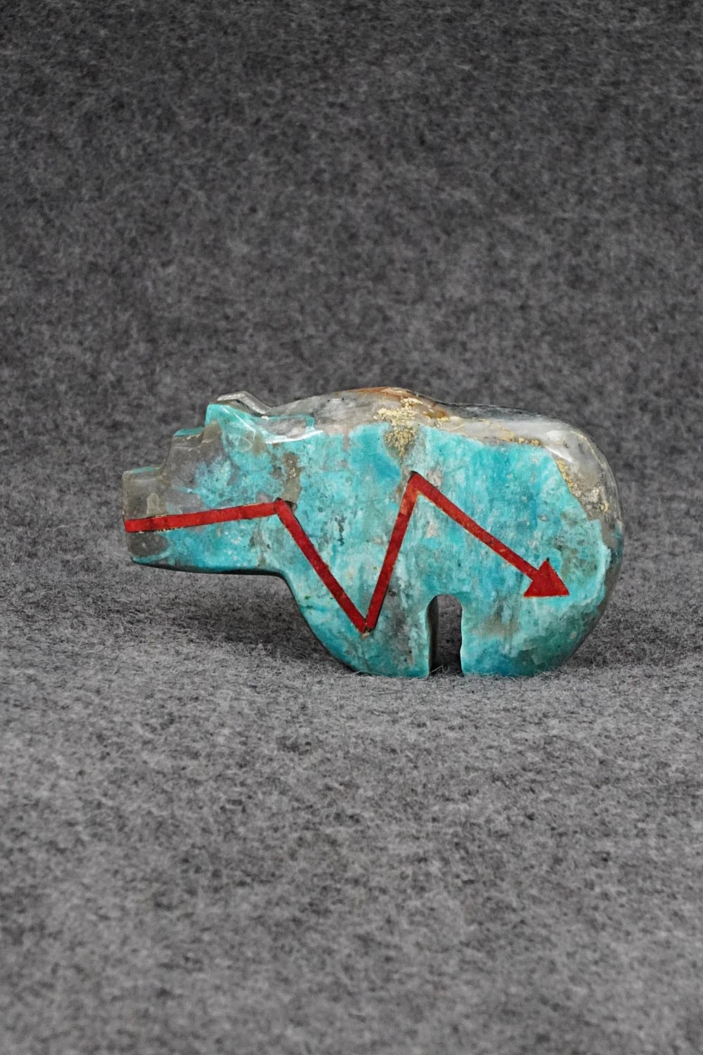 Bear Zuni Fetish Carving - Bernard Laiwekete