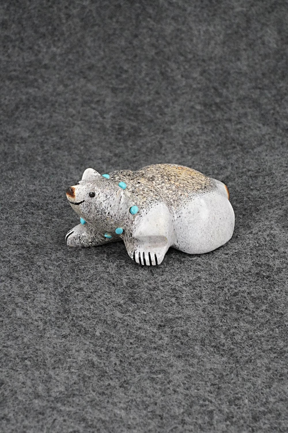 Bear Zuni Fetish Carving - Claudia Peina