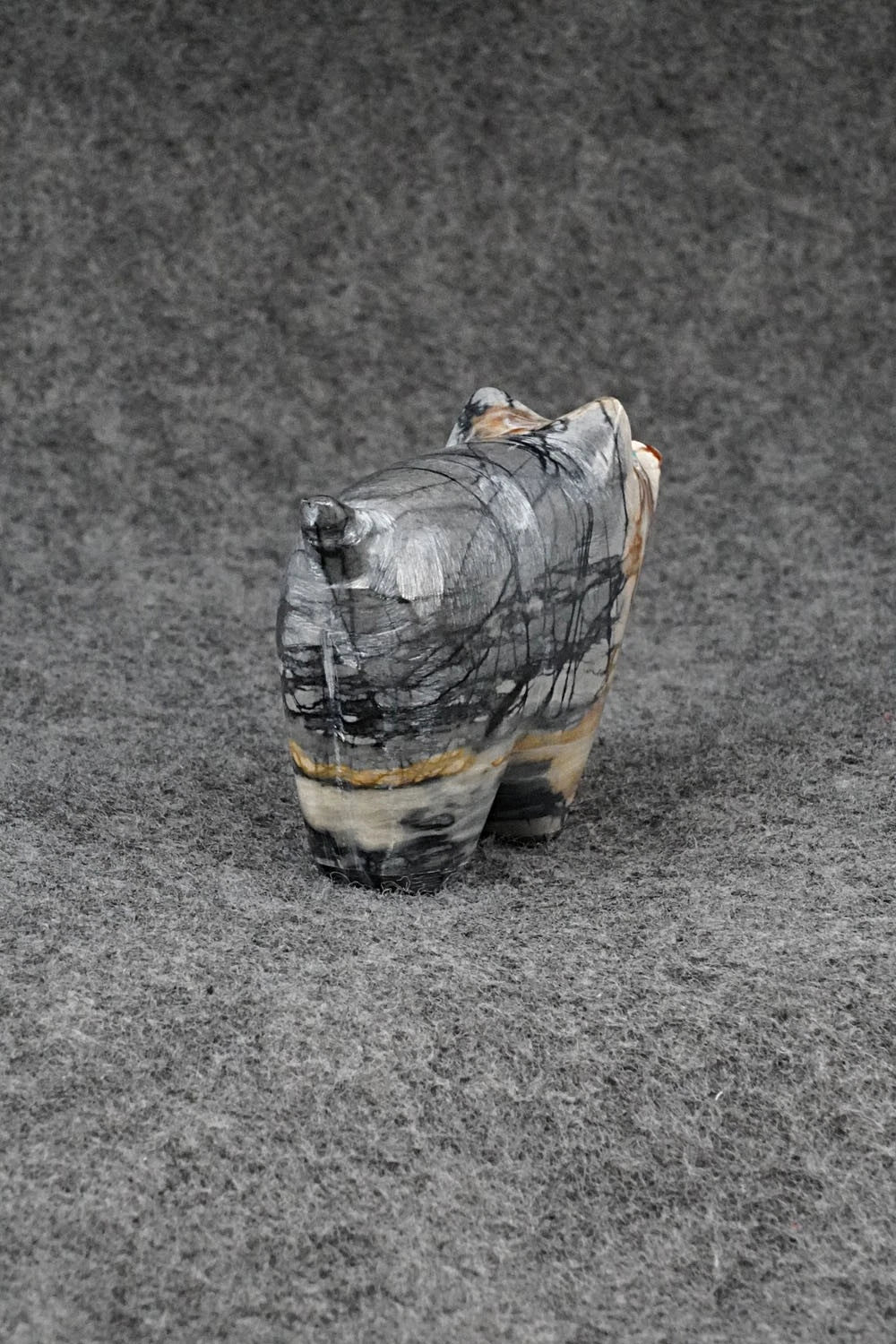 Pig Zuni Fetish Carving - Delvin Leekya