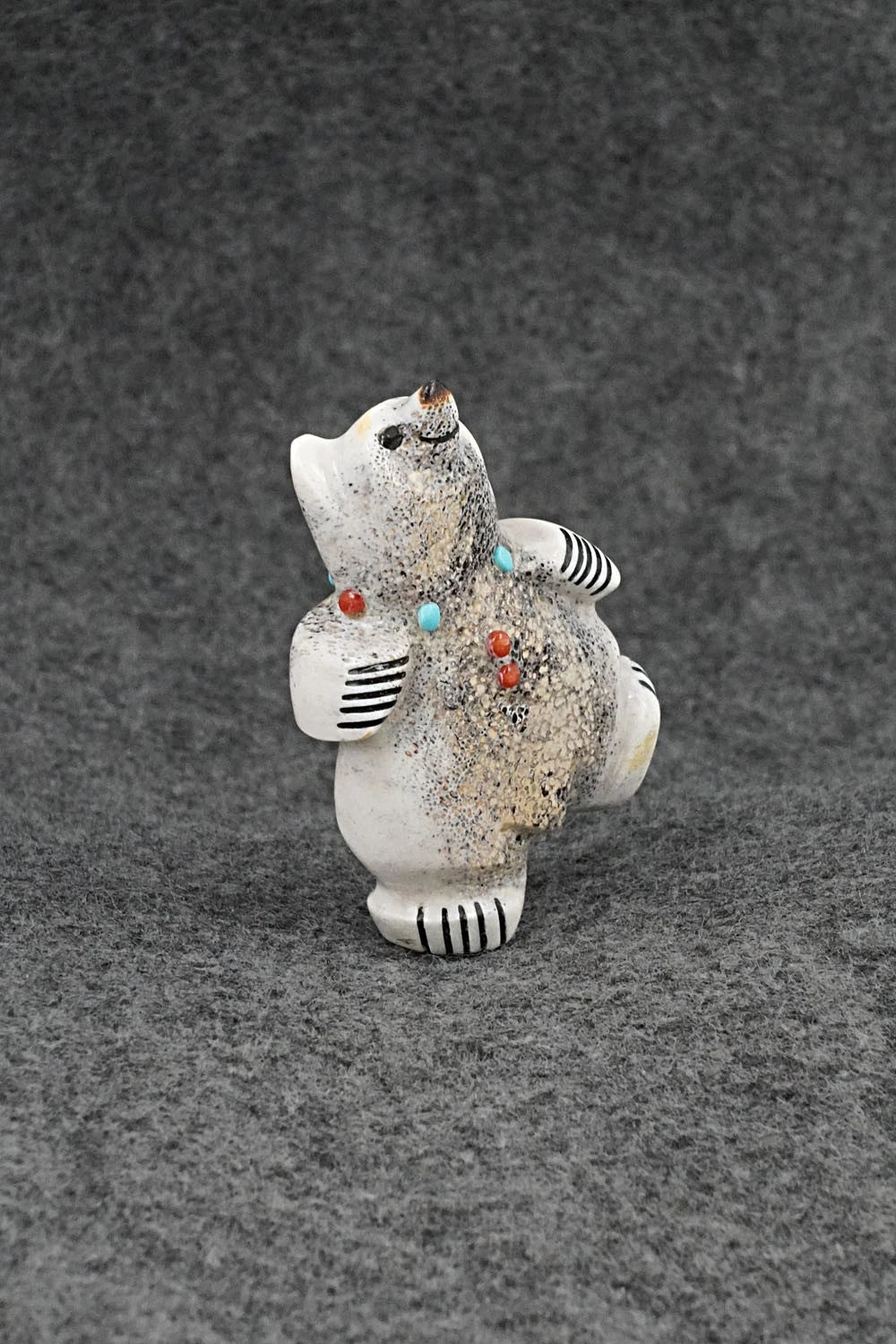 Bear Zuni Fetish Carving - Claudia Peina