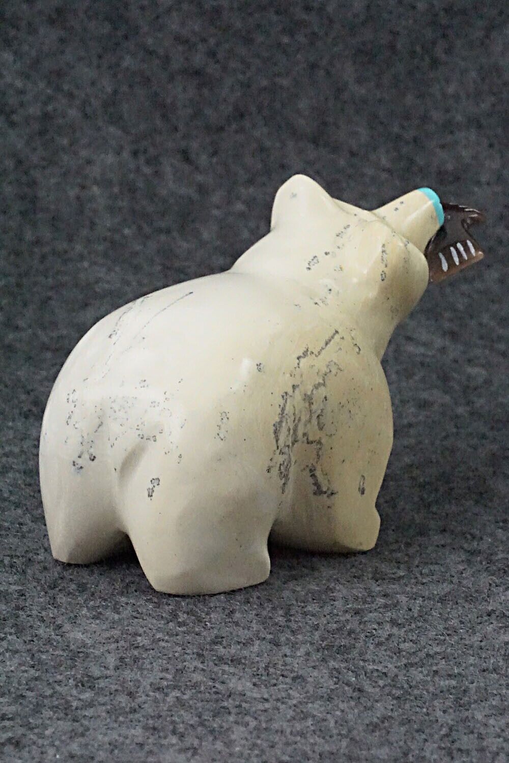 Bear with Fish Zuni Fetish Carving - Enrike Leekya