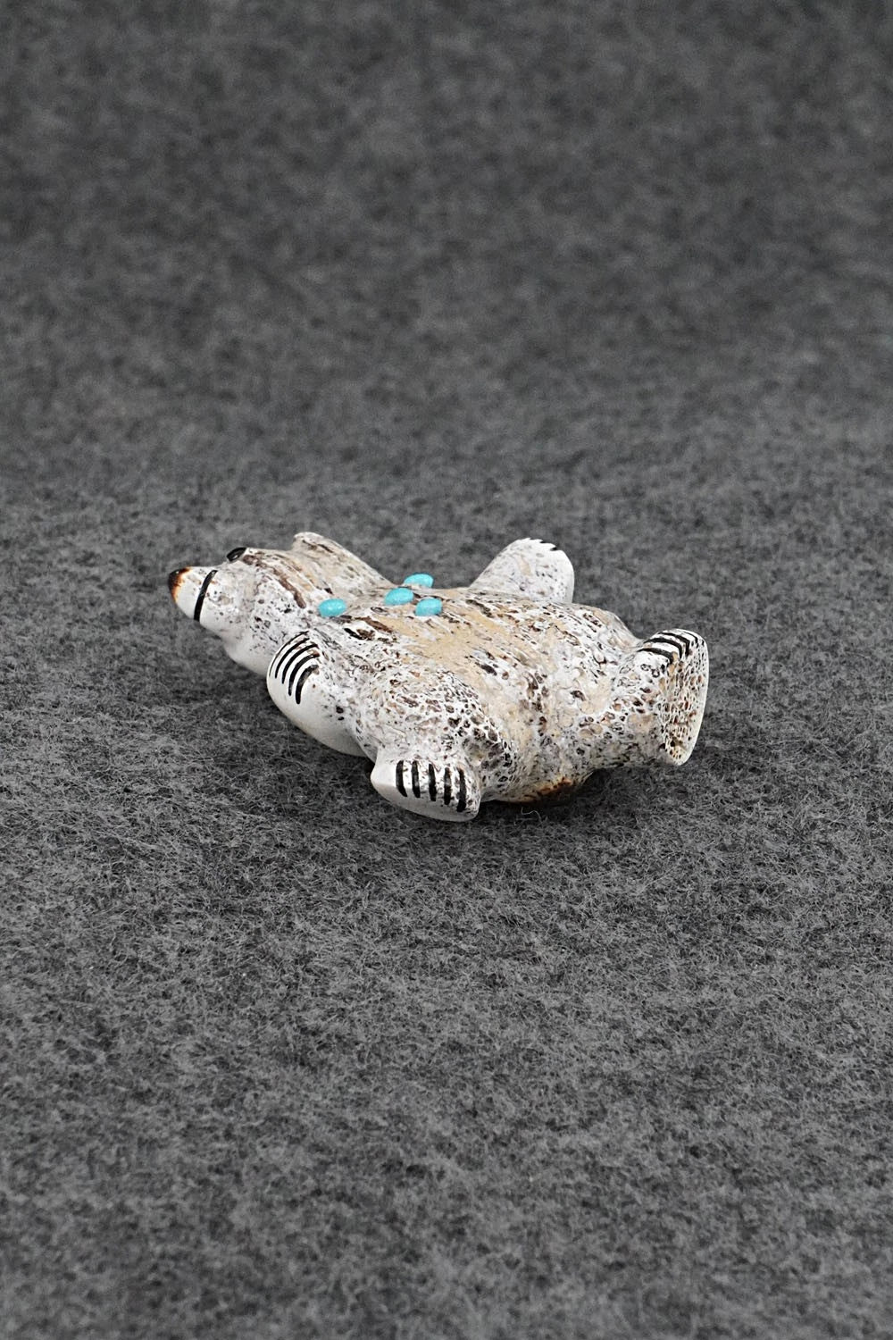 Bear Zuni Fetish Carving - Claudia Peina