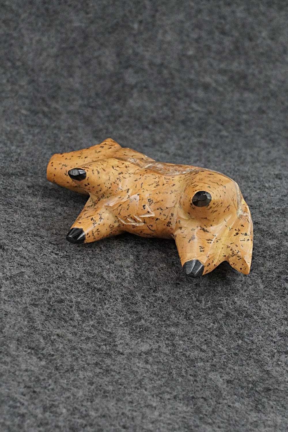 Horse Zuni Fetish Carving - Enrike Leekya