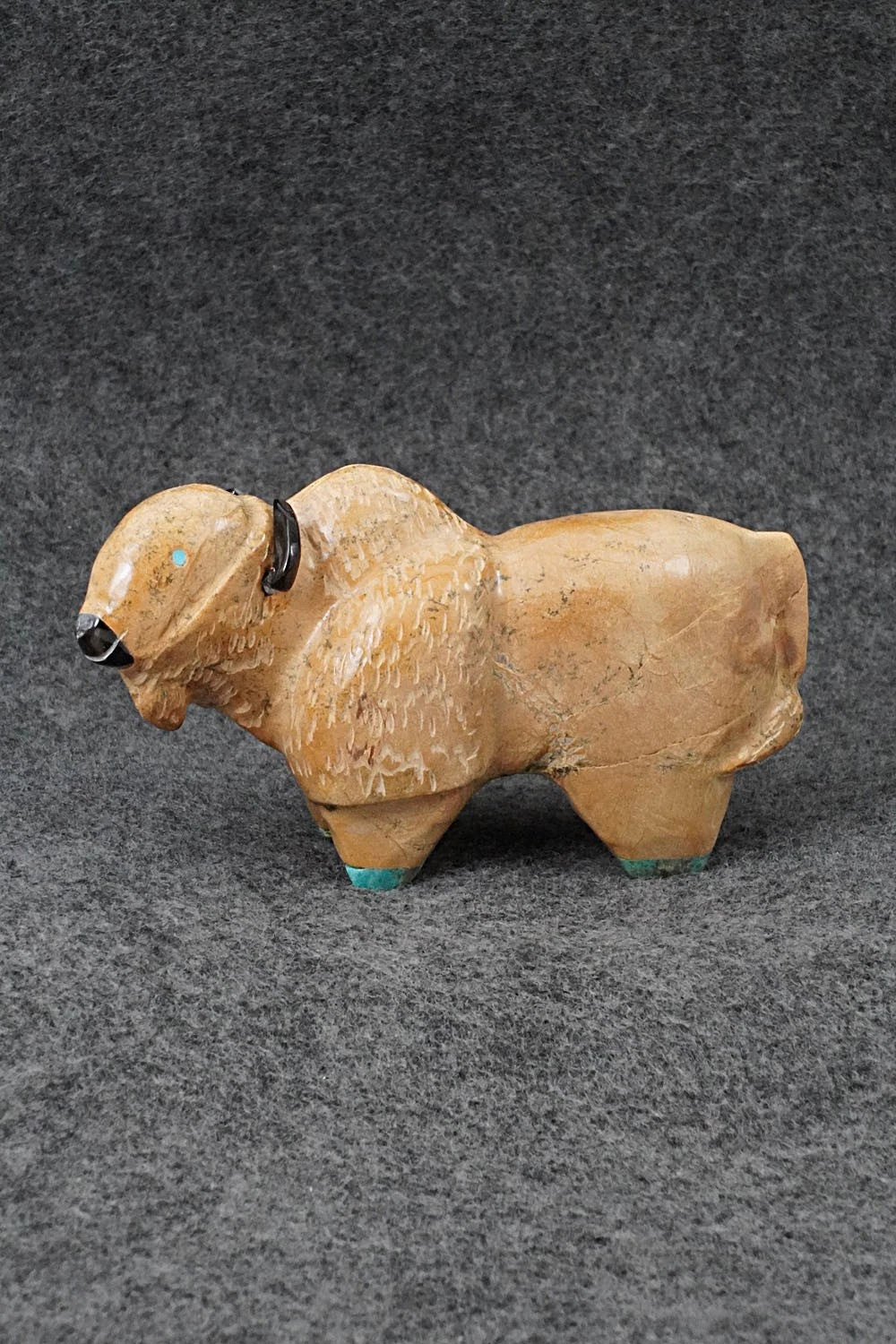 Buffalo Zuni Fetish Carving - Freddie Leekya