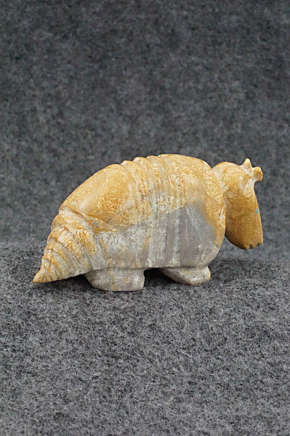 Armadillo Zuni Fetish Carving - Enrike Leekya