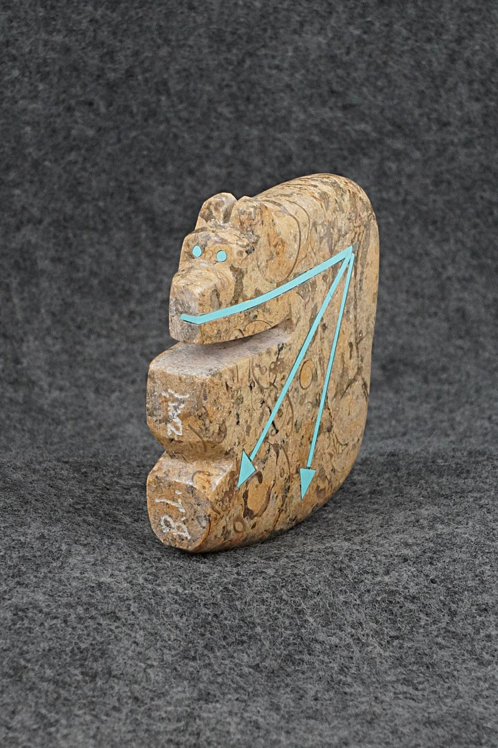 Bear Zuni Fetish Carving - Bernard Laiwakete