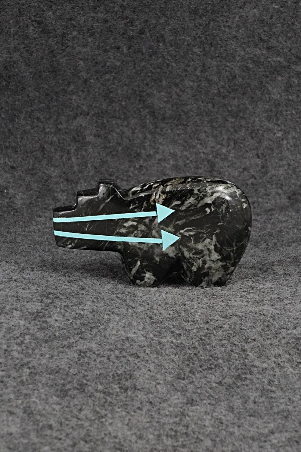 Bear Zuni Fetish Carving - Bernard Laiwakete