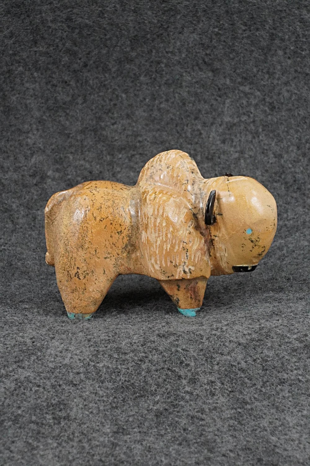 Buffalo Zuni Fetish Carving - Freddie Leekya