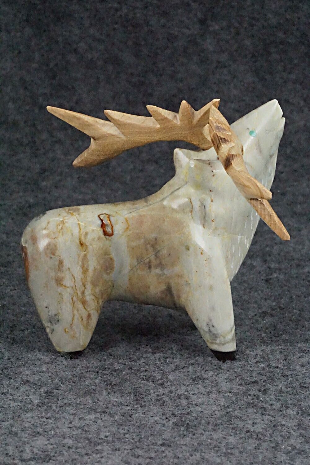 Elk Zuni Fetish Carving - Enrike Leekya