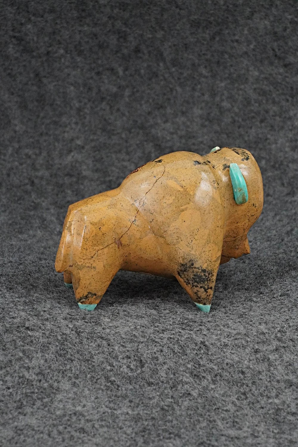 Buffalo Zuni Fetish Carving - Enrike Leekya