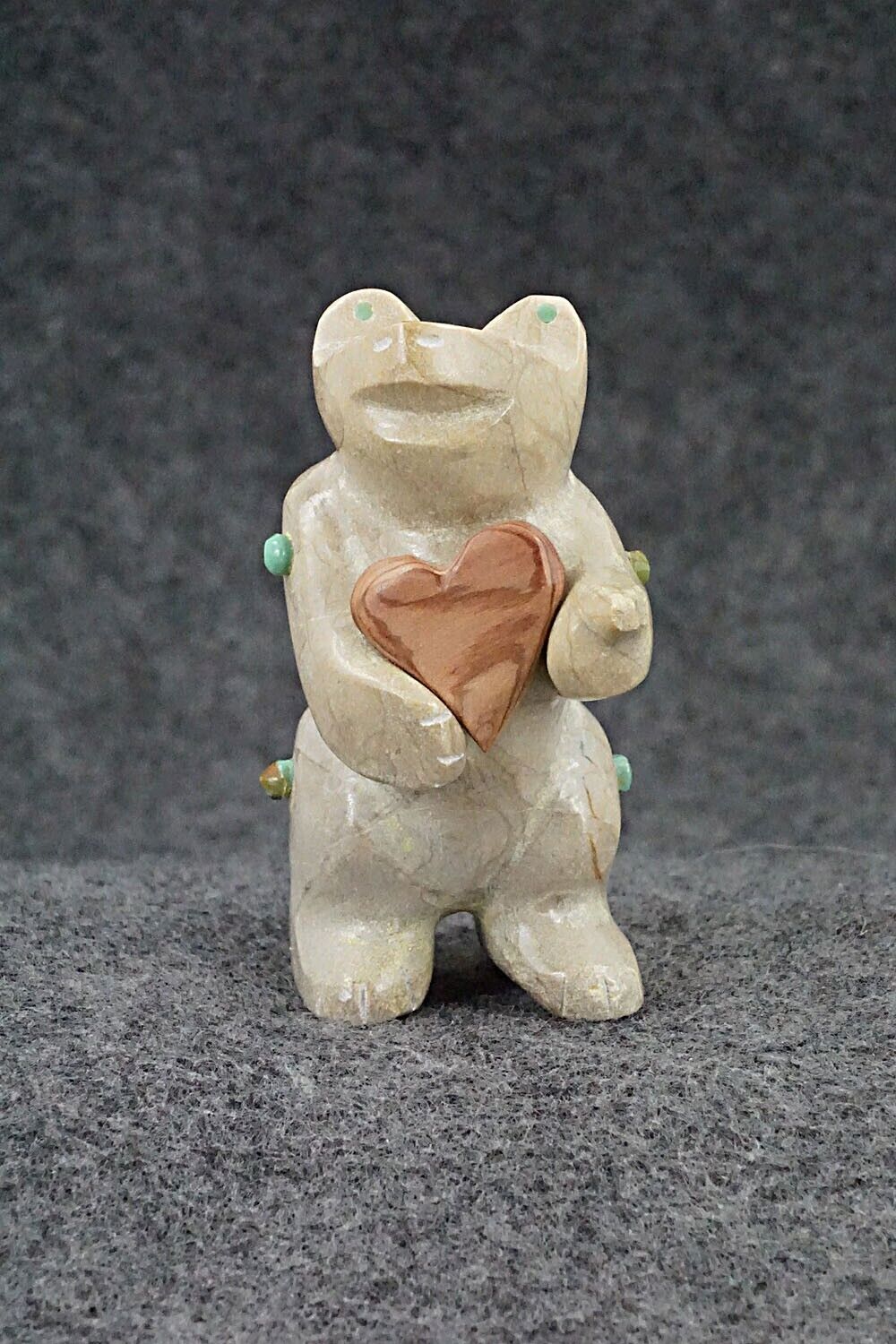 Frog with Heart Zuni Fetish Carving - Enrike Leekya