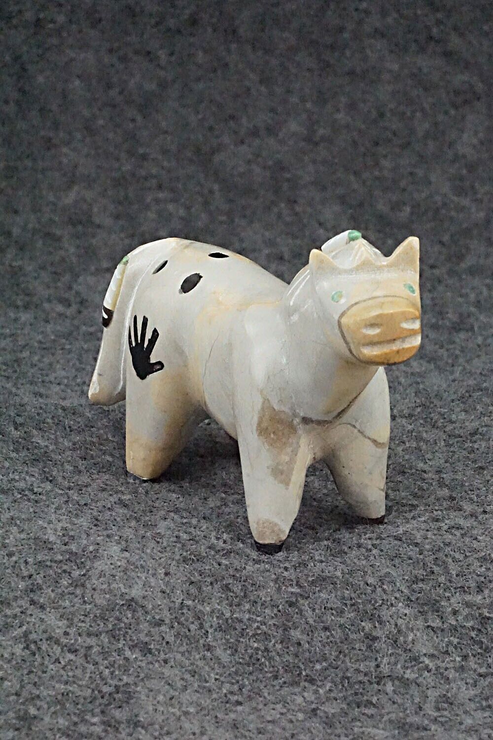 Horse Zuni Fetish Carving - Enrike Leekya