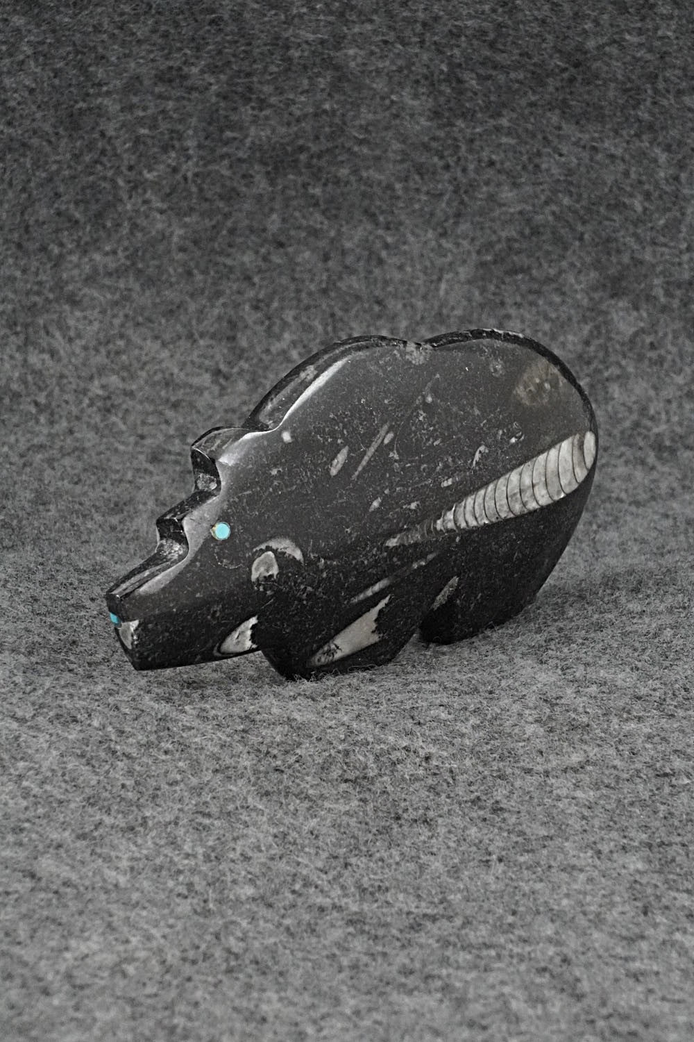 Bear Zuni Fetish Carving - Bernard Laiwakete