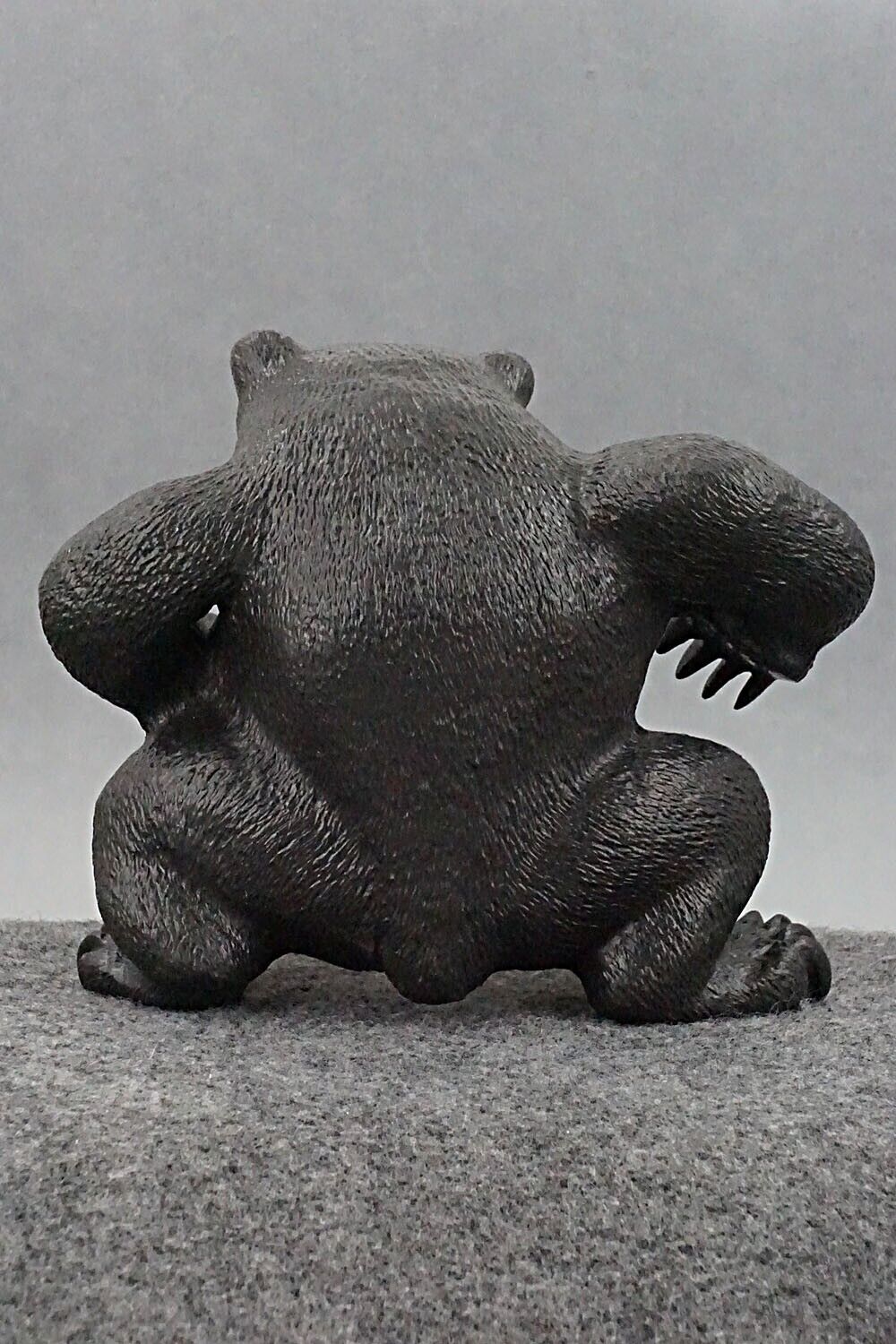 Bear Zuni Fetish Carving - Travis Lasiloo