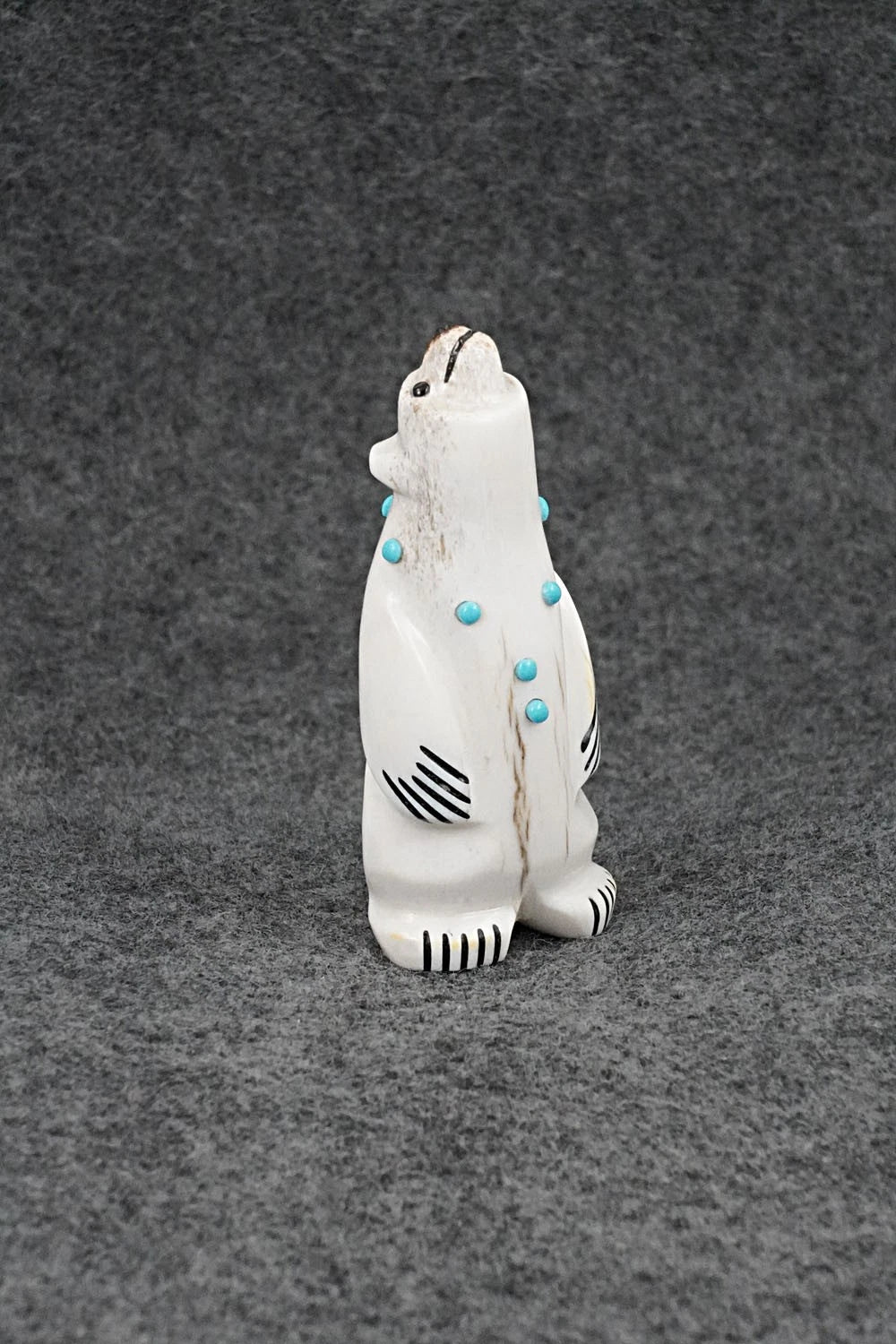 Bear Zuni Fetish Carving - Claudia Peina