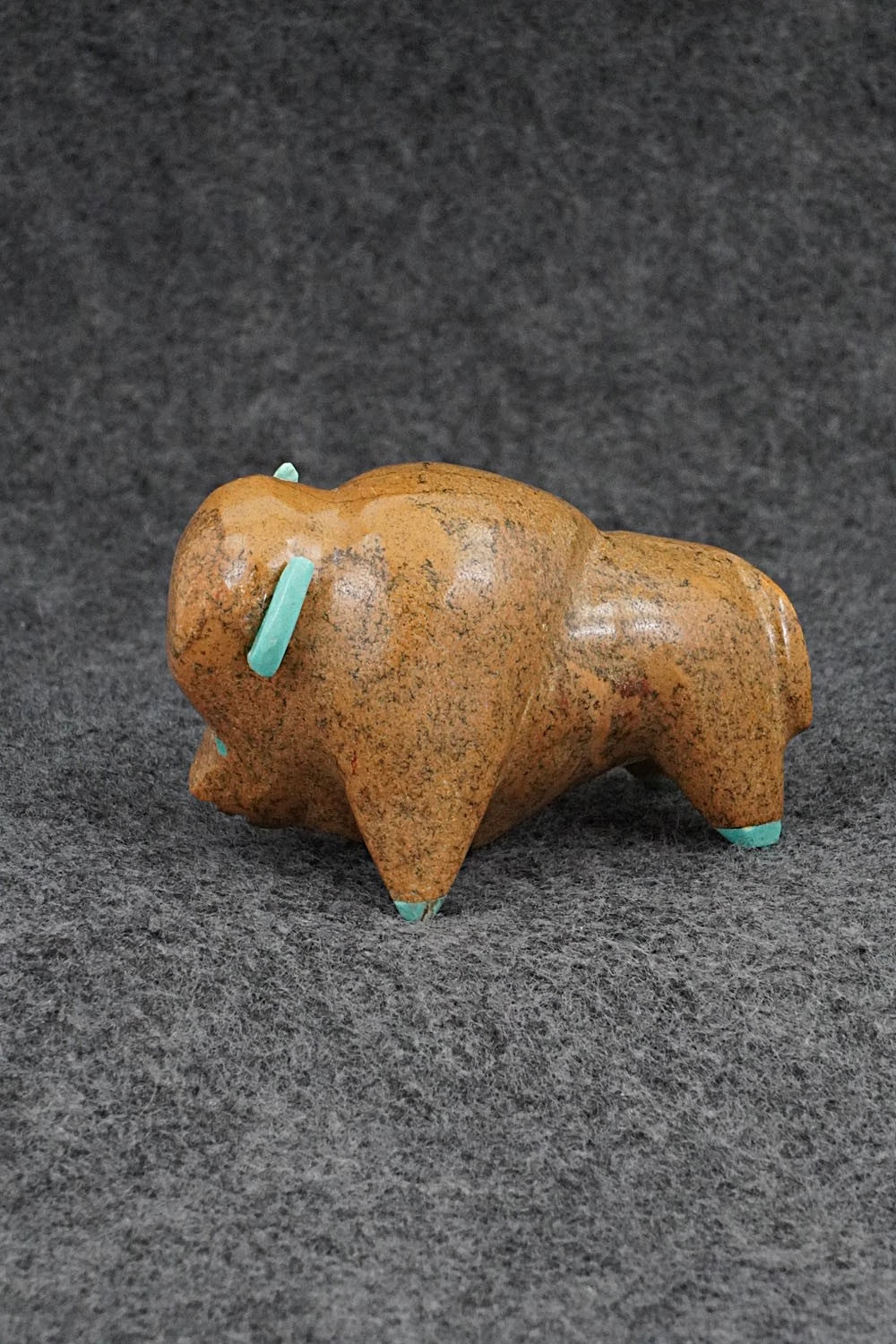 Buffalo Zuni Fetish Carving - Enrike Leekya