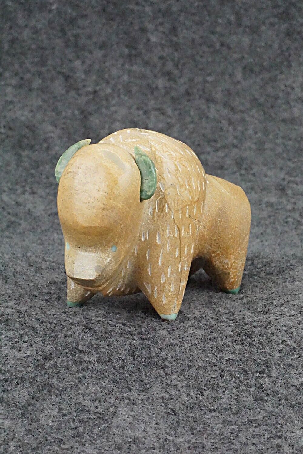 Buffalo Zuni Fetish Carving - Enrike Leekya