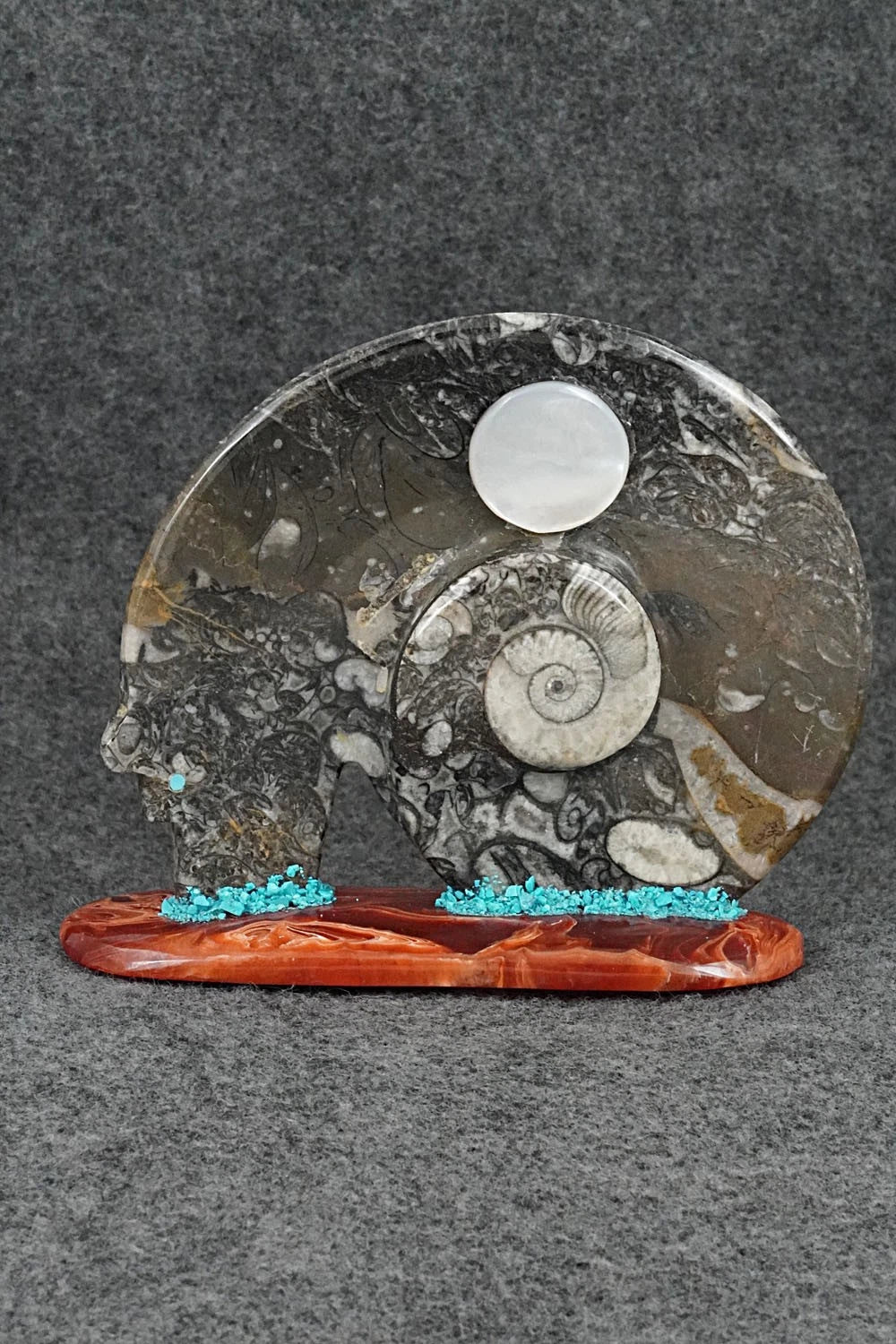 Bear Zuni Fetish Carving - Bernard Laiwekete