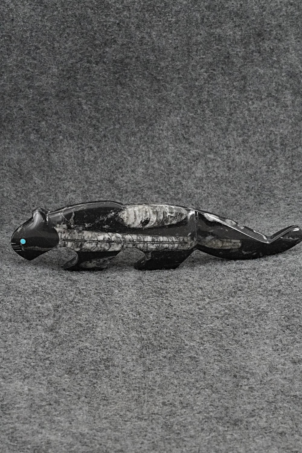 Mountain Lion Zuni Fetish Carving - Kenric Laiwakete