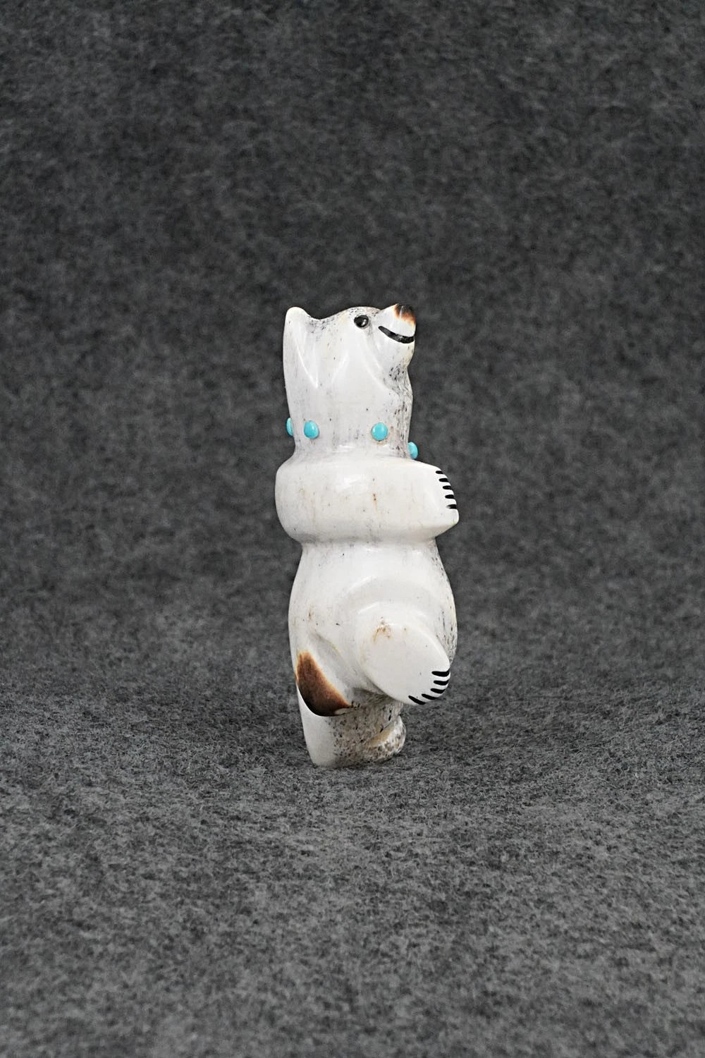 Bear Zuni Fetish Carving - Claudia Peina