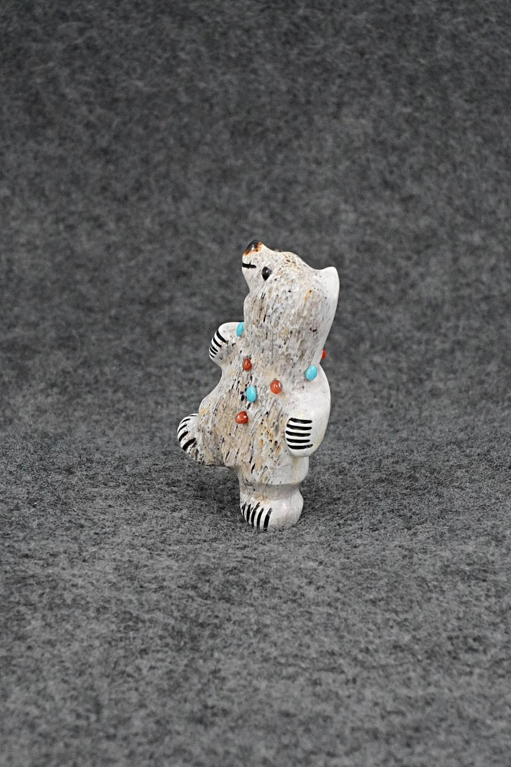 Bear Zuni Fetish Carving - Claudia Peina