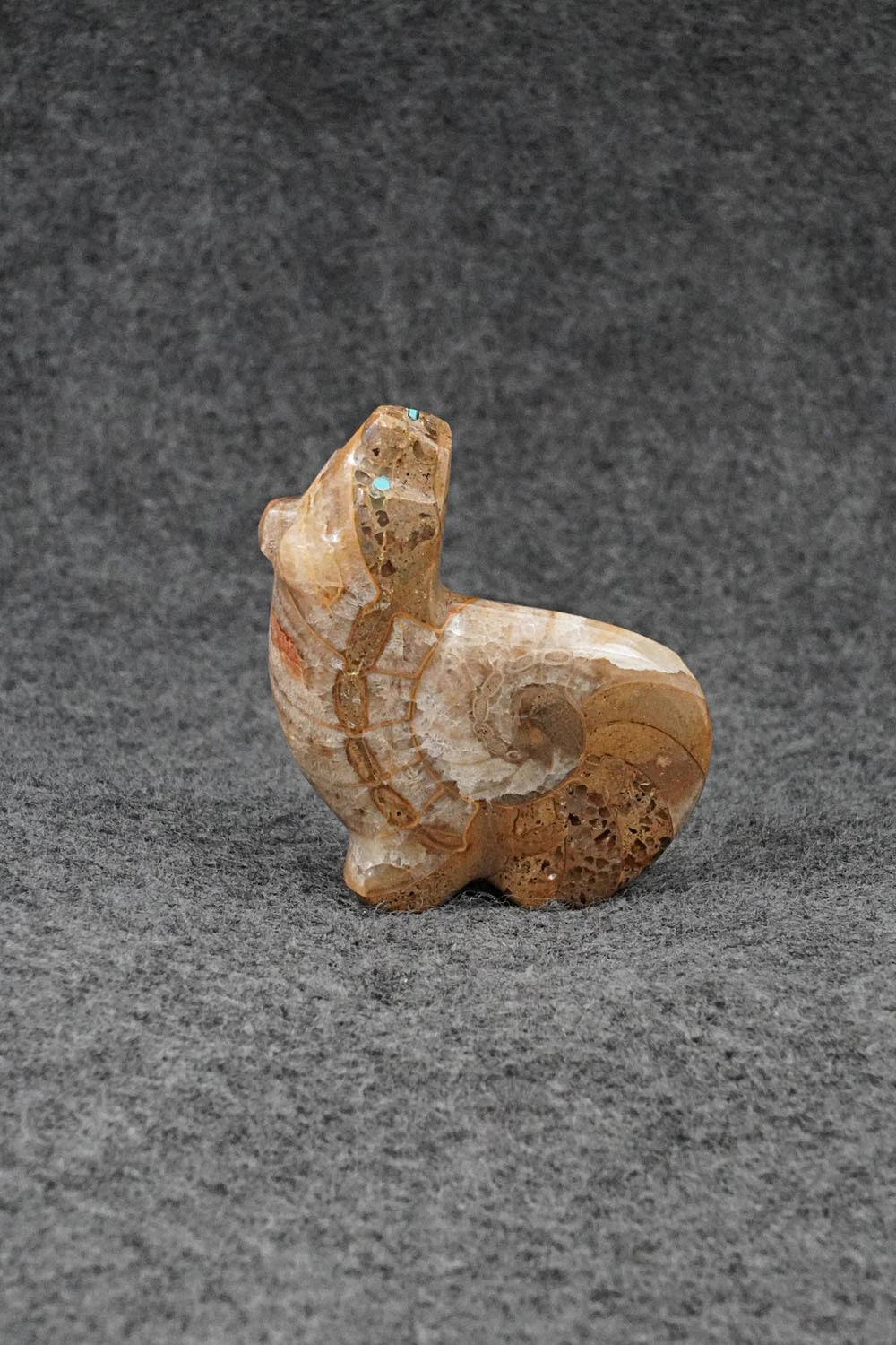 Bear Zuni Fetish Carving - Kenric Laiwekete