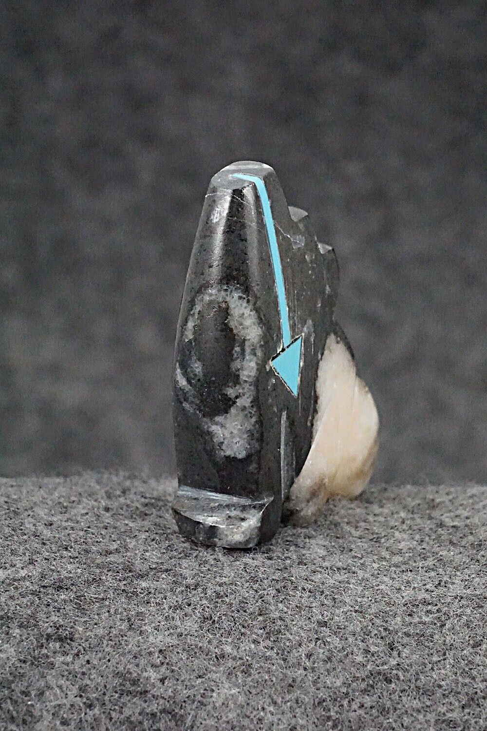 Wolf Zuni Fetish Carving - Bernard Laiwakete