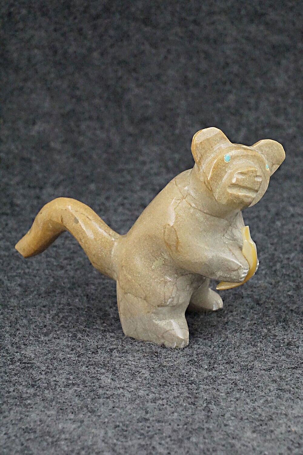 Monkey with Banana Zuni Fetish Carving - Enrike Leekya