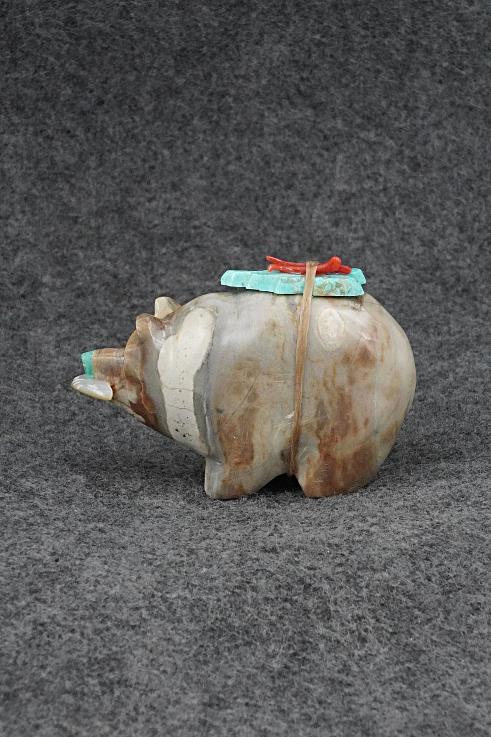 Bear Zuni Fetish Carving - Enrike Leekya