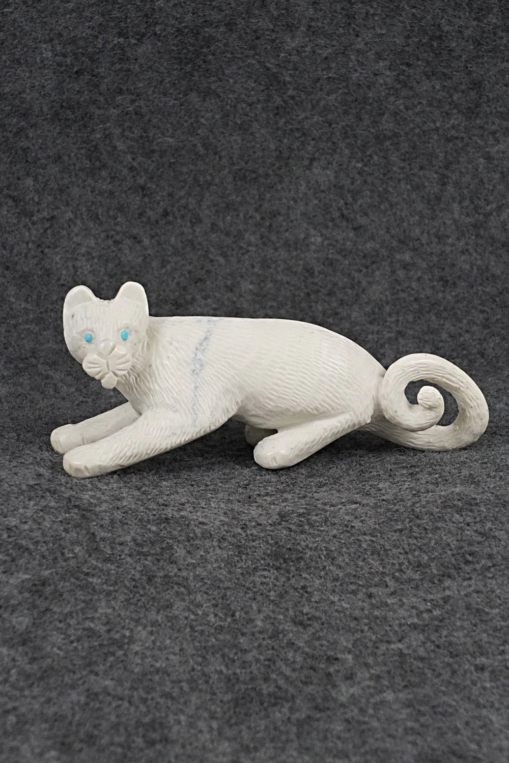 Mountain Lion Zuni Fetish Carving - Wilfred Cheama