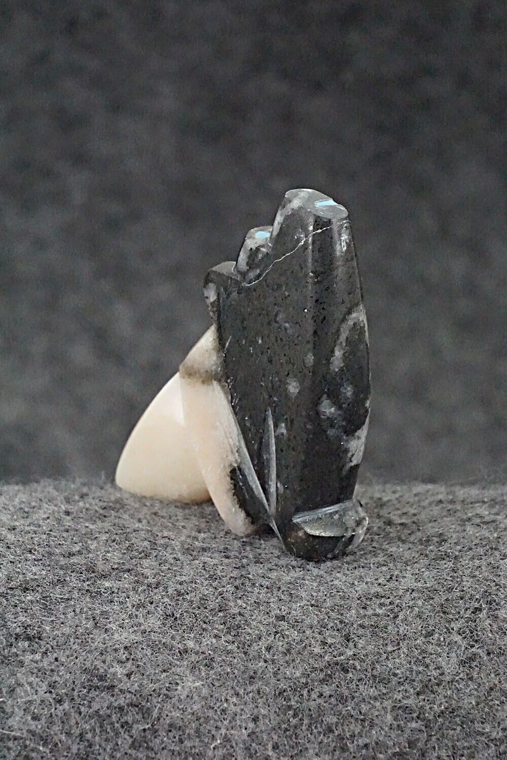 Wolf Zuni Fetish Carving - Bernard Laiwakete