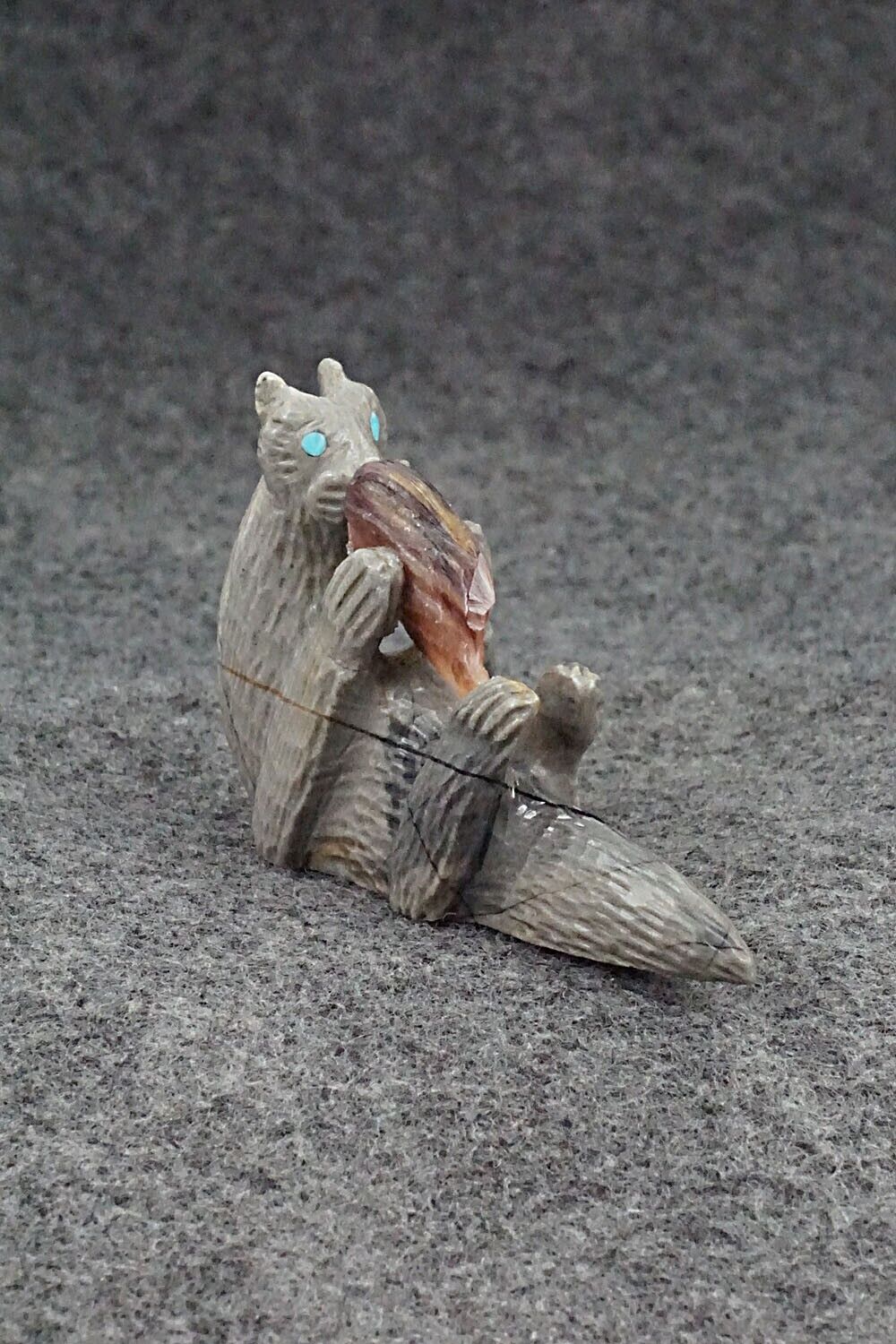 Otter with Fish Zuni Fetish Carving - Wilfred Cheama